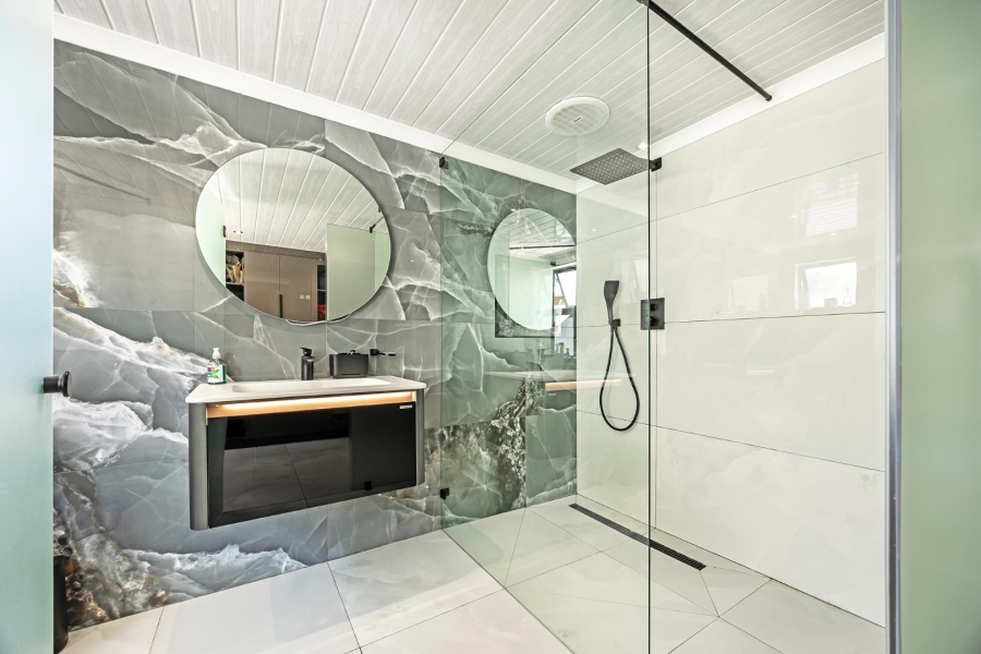 5 Bedroom Property for Sale in Panorama Western Cape